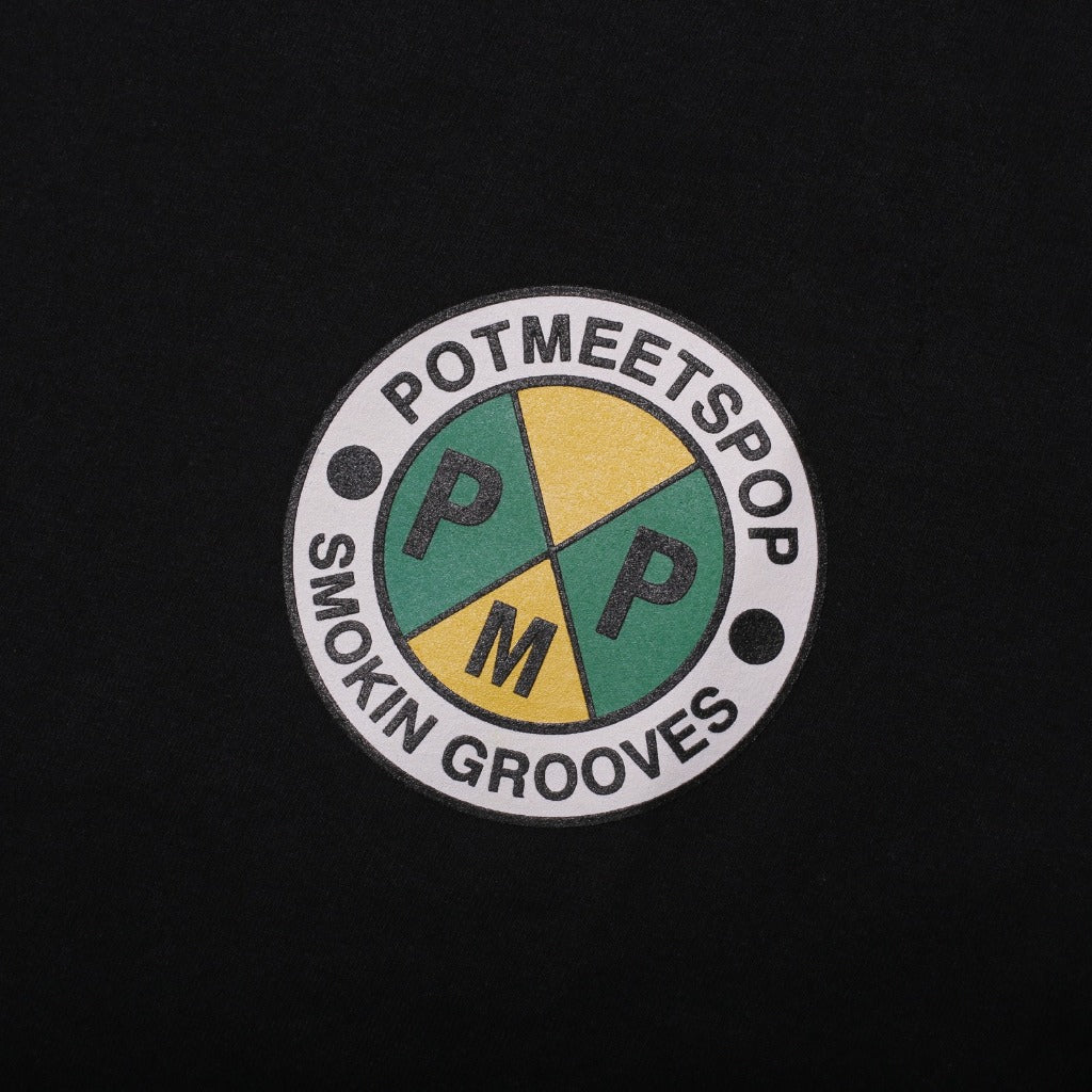 Pot Meets Pop Kaos Lengan Pendek - Smokin Grooves Tee Black Ss`25 - T'shirt