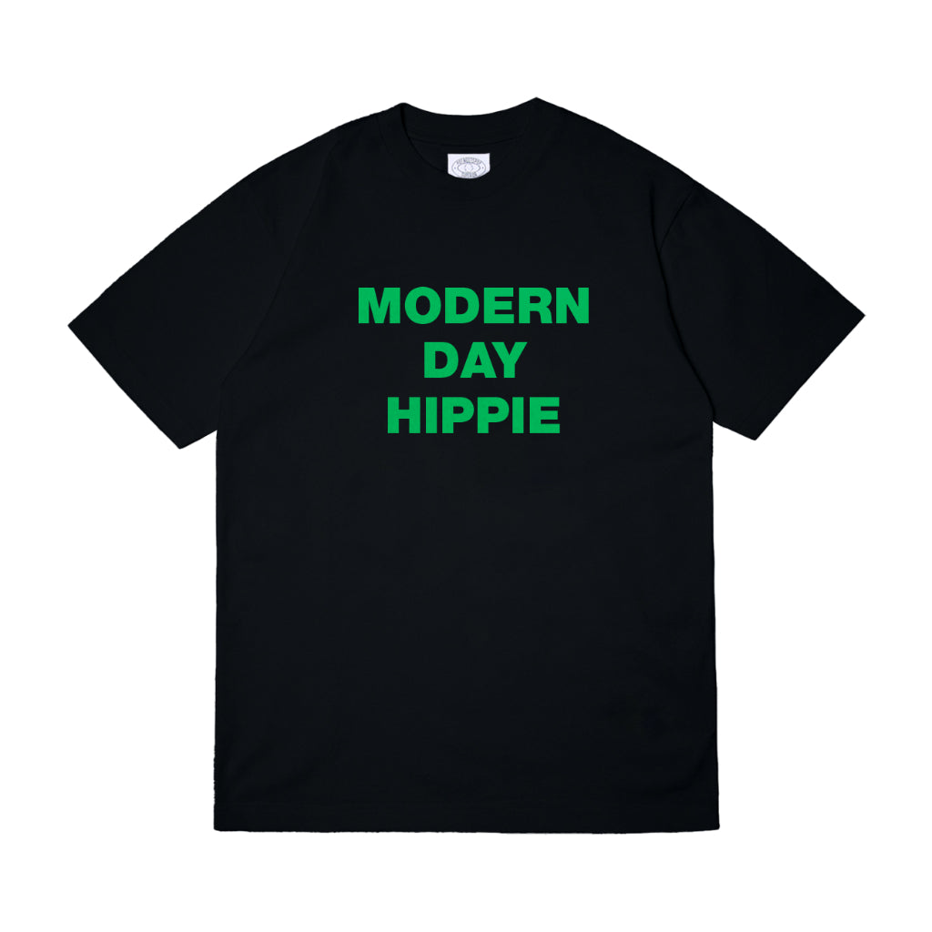 Pot Meets Pop Kaos Lengan Pendek - Modern Day Hippie Tee Black Fw25 - T'shirt
